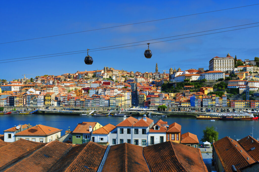 Porto week-end — vue sur Ribeira & Vila Nova de Gaia avec téléphérique au-dessus du Douro (en famille à 220€)