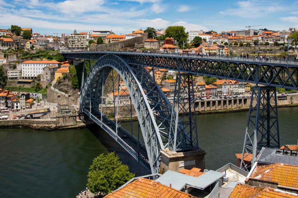 Que faire autour de Porto — 15 excursions incontournables : pont Dom Luís I au-dessus du Douro
